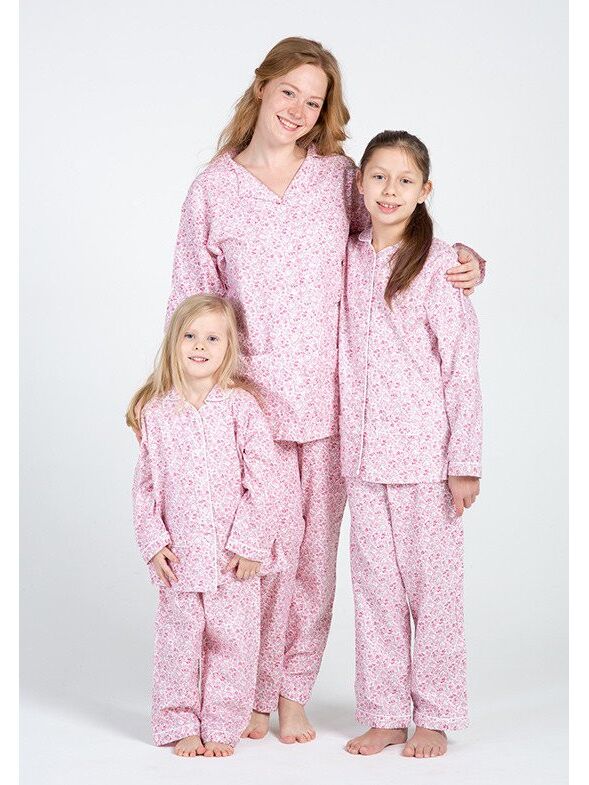 Фланелевые пижамы купить. Детские пижамы. Пижама для девочки. Дети в пижамах. Пижама из фланели.